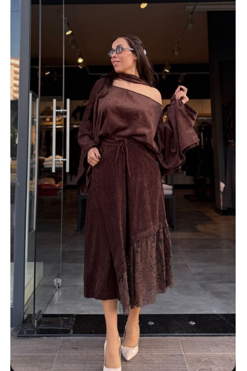 Kadın Dantel Detaylı Kadife Etek Bluz Takım